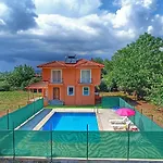 Villa Mayki