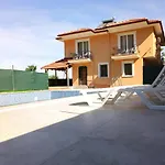 Mayki Villa